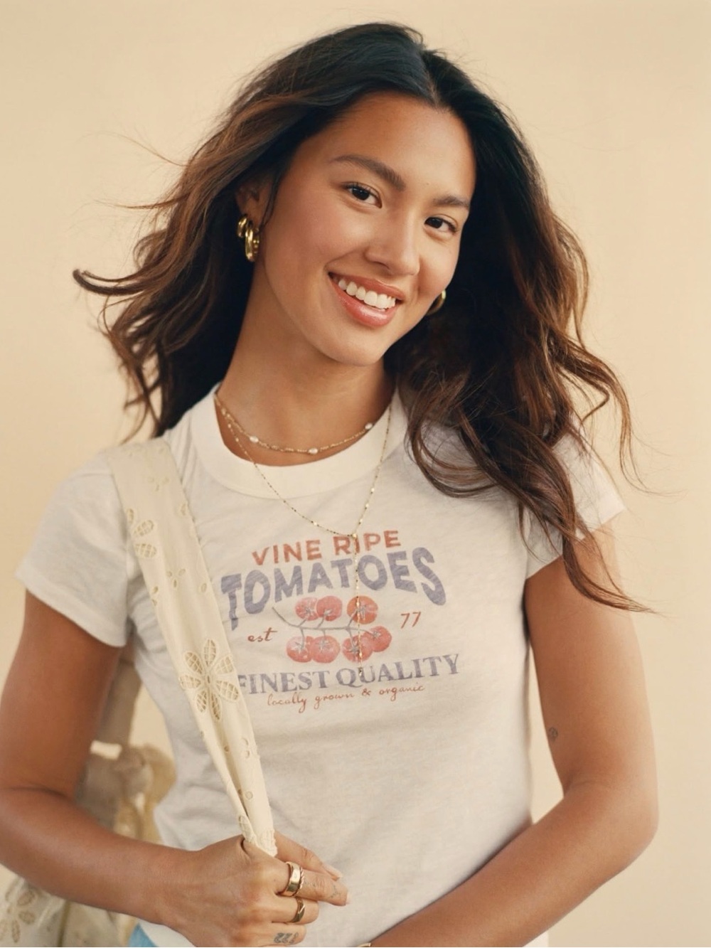 American Eagle Baby Tee Vine Ripe Tomatoes Graphic‎ White Large